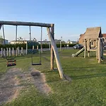Holiday home - Lakeside - Part Of The The Bay Filey Village With Pool, Gym And Direct Access, Pub, Restaurant, Tennis And Meadows Walks *