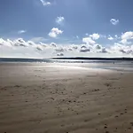 - Lakeside - Part Of The The Bay Filey Village With Pool, Gym And Direct Access, Pub, Restaurant, Tennis And Meadows Walks * Reighton