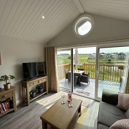 Low Lake Lodge - Lakeside - Part Of The The Bay Filey Holiday Village With Pool, Gym And Direct Beach Access, Pub, Restaurant, Tennis And Meadows Walks