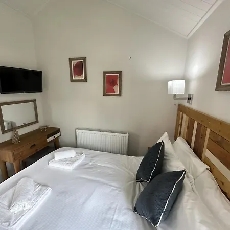 - Lakeside - Part Of The The Bay Filey Village With Pool, Gym And Direct Access, Pub, Restaurant, Tennis And Meadows Walks