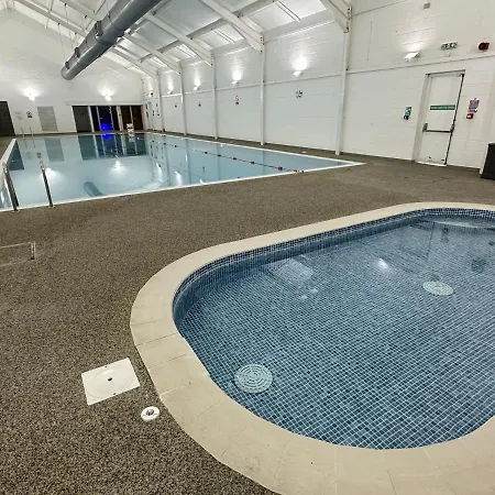 - Lakeside - Part Of The The Bay Filey Village With Pool, Gym And Direct Access, Pub, Restaurant, Tennis And Meadows Walks