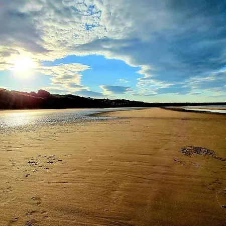 - Lakeside - Part Of The The Bay Filey Village With Pool, Gym And Direct Access, Pub, Restaurant, Tennis And Meadows Walks * Reighton