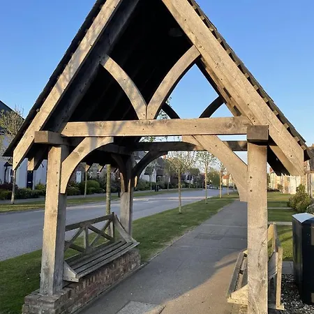 - Lakeside - Part Of The The Bay Filey Village With Pool, Gym And Direct Access, Pub, Restaurant, Tennis And Meadows Walks *