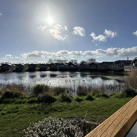- Lakeside - Part Of The The Bay Filey Village With Pool, Gym And Direct Access, Pub, Restaurant, Tennis And Meadows Walks