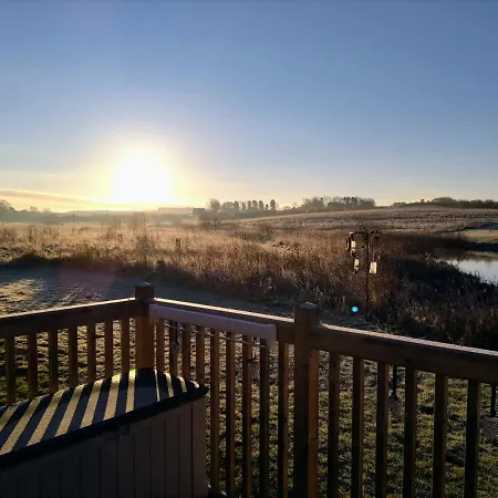 Low Lake Lodge - Lakeside - Part Of The The Bay Filey Holiday Village With Pool, Gym And Direct Beach Access, Pub, Restaurant, Tennis And Meadows Walks Reighton