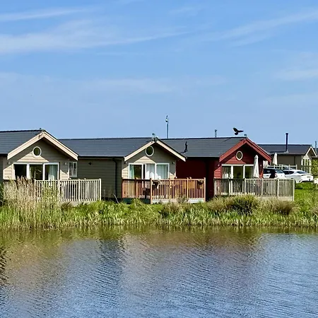 Prázdninový dům - Lakeside - Part Of The The Bay Filey Village With Pool, Gym And Direct Access, Pub, Restaurant, Tennis And Meadows Walks *